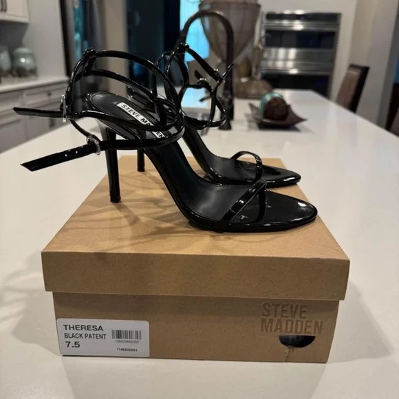 Women’s patent leather strappy heels. - Picture 3 of 4